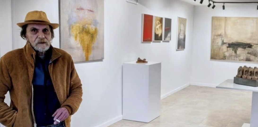 Roger Remaut aged 83 at his exhibition Into Abstraction, Xochi Art Gallery, Portugal, 2025 — Belgian abstract artist